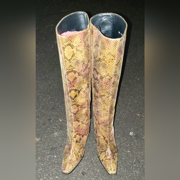 Stuart Weitzman Snakeskin Print Leather Knee high boots (EUC) - Picture 8 of 15
